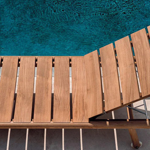 Chaise longue en bois de teck massif de style moderne et durable avec coussin solaire résistant aux UV de couleur naturelle pour l'extérieur Hôtels Villas - Product Image 6