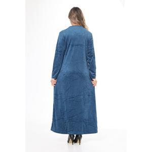 Abito lungo da donna in velluto nero con dettaglio ricamato sul colletto - Product Image 5