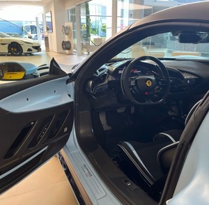 เฟอร์รารี่ SF90 XX สไปเดอร์มือสอง - Product Image 2