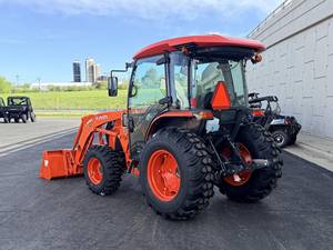 Tractor Kubota MX4900HST de 60 HP con Cargador Frontal, Tractor Agrícola con Ruedas, Cargador Utilitario para Granja - Product Image 2