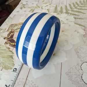 Bracelet en résine Confetti dans des couleurs festives vives - Product Image 3