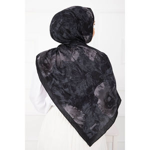 Série d'écharpes en bambou à motif floral en noir – Élégant foulard et cache-cou - Product Image 4