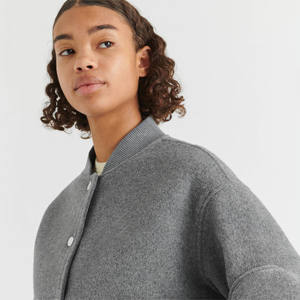 Blousons bombardiers unisexes élégants et confortables Vêtements d'extérieur personnalisables, idéaux pour une tenue décontractée, disponibles dans toutes les tailles - Product Image 3