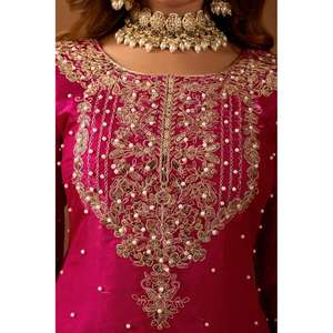 Ensemble Sharara Traditionnel Élégant de Créateur, Kurta Brodé et Dupatta, Tenue de Soirée Ethnique à Séchage Rapide, Disponible en Gros - Product Image 6