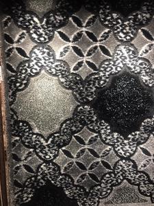 พรมปูพื้นลายจิ๊กซอว์ ขนสูง ผลิตด้วยเครื่องจักร ผ้าโพลีเอสเตอร์กันเปื้อน ราคาประหยัด ทันสมัย พร้อมแผ่นรองด้านหลังทำจากปอกระเจา สำหรับพื้นที่ในแอฟริกา และชุดพรม - Product Image 4