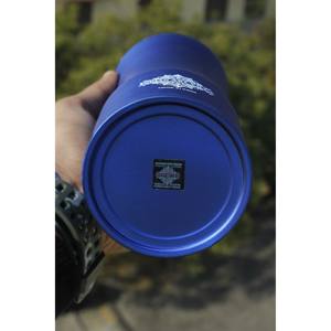 Botella de Vacío de Acero Puro Azul Mate de 750 ml, Diseño Ergonómico, Tapa de Acero, Clásica, Grabada, para Bebidas Frías y Calientes - Product Image 3