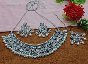 Nuevo diseño AD sin cortar plateado tradicional y de moda perla y Kundan tachonado gargantilla collar conjunto y conjunto de joyas para mujer - Product Image 5