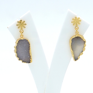 ต่างหูทรงหยดน้ำประดับด้วยหยกดรูซี่เคลือบทอง 18K ทำด้วยมือจากทองเหลือง |   เครื่องประดับเจ้าสาวสุดฮิต |   ผู้ผลิตอินเดีย DUA - Product Image 4