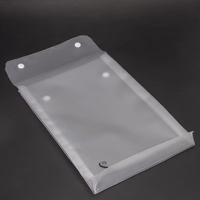 Pochette d'emballage personnalisée en PVC dépoli de luxe pour chemises, vêtements et sous-vêtements, avec bouton-pression et soufflet de fond