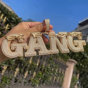 จี้รูปตัวอักษรสีเงินพร้อมหินโมอิสซาไนต์ส่องแสงและดีไซน์มงกุฎเครื่องประดับแฟชั่นที่มีสไตล์สำหรับรูปลักษณ์ที่โดดเด่น - Product Image 3