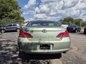 Toyota Camry berline d'occasion, 5 places, automatique, essence, conduite à gauche, phares halogènes, à vendre à prix abordable - Product Image 6