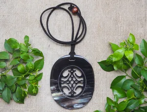 Collar de cuerno de búfalo de moda y cadena elegante de perlas para eventos de bodas para mujeres y niñas - Product Image 3