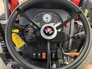 รถแทรกเตอร์มือสอง ปี 2023 ยี่ห้อ Massey Ferguson รุ่น 4707 75 แรงม้า เครื่องยนต์ดีเซล |   รถแทรกเตอร์อเนกประสงค์สำหรับงานฟาร์ม 4x4 |   ตัวเลือกเครื่องตัก - Product Image 4