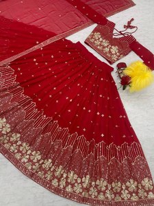 Designer Wedding Wear Lehenga Choli et Dupatta avec un travail de séquence de broderie - Product Image 2