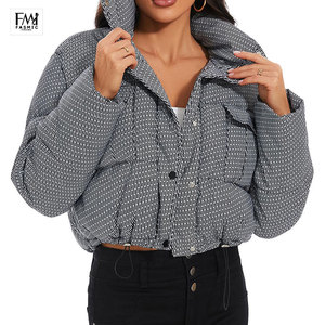 Cortavientos de invierno para mujer de producción a granel, chaquetas recortadas cálidas, parches personalizados, transpirable, impermeable, respetuoso con el medio ambiente - Product Image 2
