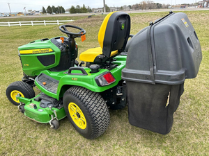 รถตัดหญ้า John Dear Lawn Tractor X734 เครื่องยนต์ดีเซล ระบบขับเคลื่อนไฮโดรสแตติก พร้อมเกียร์และปั๊ม - Product Image 2