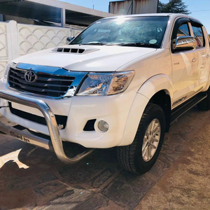 Propre et utilisé 2018 To-yo-ta Hi-l-ux 3.0D-4D Double Cab Raider Pickup Truck 3.0L I4 Turbo Diesel Engine 5 vitesses - Product Image 1
