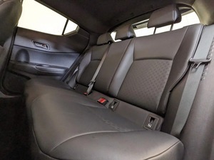 Venta de Vehículo Usado TOYOTA CHR 2020 con Volante a la Derecha, 1.8 VVT-i H Dynamic CVT EURO 6 (SS), 5 Puertas, Asientos de Cuero - Product Image 3