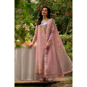 Conjunto de traje Rang Rasiya para mujer de 3 piezas: camisa de lentejuelas bordada con dupatta de malla Khaddi y pantalones bordados - BIC-4891 - Product Image 1