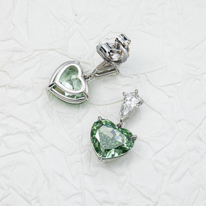 Boucles d'oreilles pendantes SHREYA DIAM en diamant cultivé en laboratoire certifié IGI, plaqué platine et rhodium, cœur fantaisie vert et blanc, 9,06 carats au total - Product Image 4