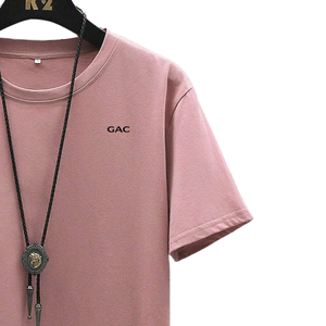 Camiseta de manga corta rosa para hombre, cuello redondo, corte regular, logotipo frontal, secado rápido, transpirable, para uso diario en verano - Product Image 3