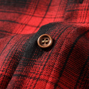 เสื้อเชิ้ตผ้าแฟลนเนลผู้ชายคุณภาพสูง ปี 2026 ทรงปกติ มีกระเป๋า สีแดงและดำ ลายกล่อง สวมใส่สบาย เรียบง่าย เหมาะสำหรับฤดูใบไม้ผลิ - Product Image 4