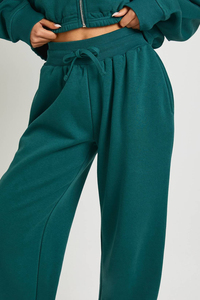 Ensemble 2 pièces pour femme en molleton de coton 420 GSM, sweat à capuche court zippé et pantalon de jogging à jambe large, coupe décontractée, broderie de logo personnalisée - Product Image 4