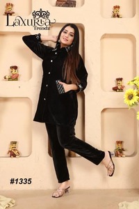 Robe pakistanaise Salwar Sari Lehenga Choli pour adultes Dernier créateur Travail à la main Velours prêt à l'emploi avec cordon de haute qualité - Product Image 5