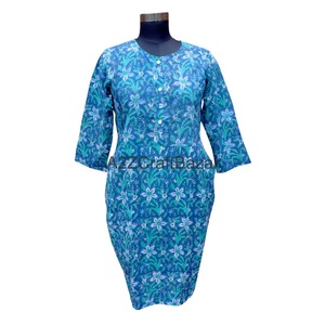 Hermoso Vestido Nuevo de Algodón Hecho a Mano en India para Mujer con Decoración de Botones, Cuello Redondo, el Mejor Vestido Cómodo para el Hogar - Product Image 1