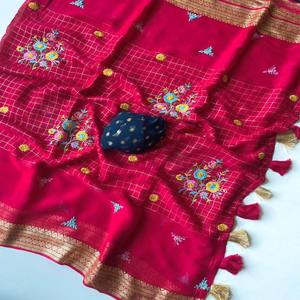 ผ้าส่าหรี VASTRA COTTAGE ผ้าจอร์เจตแท้ พร้อมลายปัก Gamthi ดีไซน์ลายตาราง  ขอบผ้าส่าหรีตกแต่งพู่ห้อย  ผ้าส่าหรีสำหรับงานเลี้ยงสุดหรู - Product Image 4