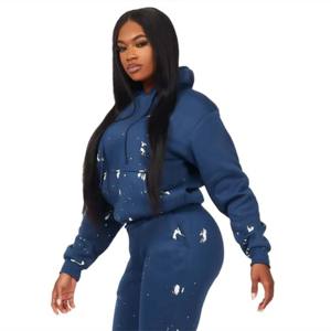 Ensemble de survêtement élégant pour femmes - Idéal pour les vêtements de détente et les vêtements de sport - Product Image 2