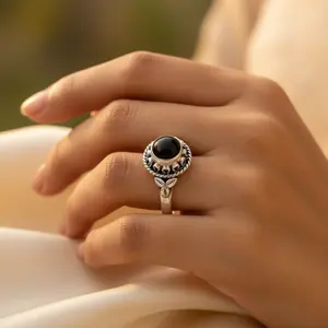 Anillo de Plata de Ley 925 con Ónix Negro para Mujer, Engaste de Bisel con Baño de Oro de 18K para Boda o Compromiso, Joyería para Primer Regalo - Product Image 1
