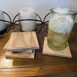 Posavasos de nogal natural Madera de lujo Perfecto para bebidas Protege las superficies con estilo Hecho a mano de La India por mn exports - Product Image 1