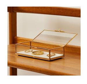 Boîte à bijoux élégante en métal et en verre conçue pour le rangement sécurisé des bagues, des boucles d'oreilles, des colliers et des objets de valeur - Product Image 1