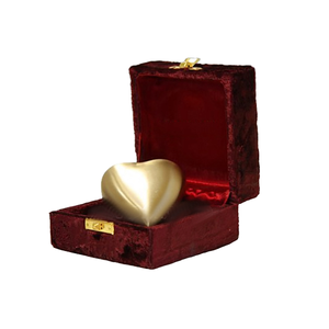 Urne de cendres pour bébé de qualité fiable avec boîte Conception agréable Souvenir de coeur Urne funéraire commémorative en métal laiton - Product Image 1