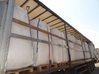GRANULAT DE PLASTIQUE 95% HDPE / 5% PP (REGRIND - FLAKES) PROVENANT DE CAPS (COULEURS MIXTES) EN BIG BAGS, DÉCHETS / RESIDUS.