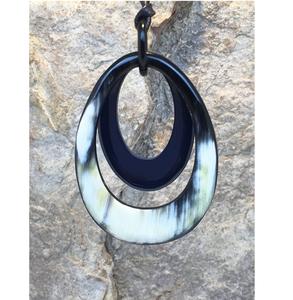 Boucles d'oreilles en corne de buffle écologiques-durables et d'origine éthique - Product Image 1