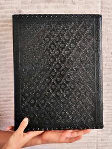 Journal en cuir A5 extra large avec logo personnalisé livre de sorts reliés en spirale organisateur de sept pierres de chakra emballage de boîte-cadeau de couture de fil - Product Image 4