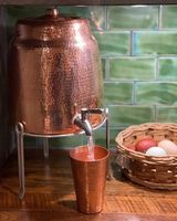 Distributeur d'eau en cuivre pur fait main, écologique et durable avec robinet pour la maison, la cuisine, l'hôtel et le bureau, pour une hydratation quotidienne