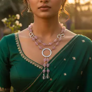 Collar Clásico con Cuentas de Cuarzo Rosa para Mujer - Joyería de Moda Plateada, Opción de Regalo - Product Image 1