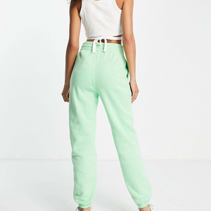 Joggers de gym à jambes larges personnalisés pour femmes, style de rue à l'avant plat avec fermeture à la taille élastique et poche en polyester - Product Image 2