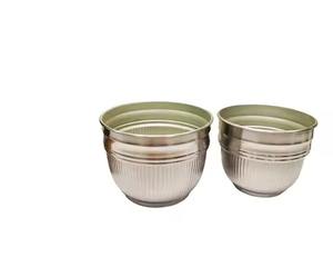 Lot de 2 jardinières en métal martelé argenté de différentes tailles pour la décoration de jardin et de maison - Product Image 1