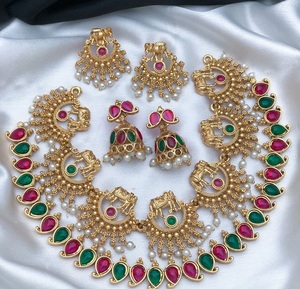 Designer Look traditionnel et collier plaqué or polonais mat pour les fêtes mariages laiton avec cadeau parfait pour les femmes - Product Image 2