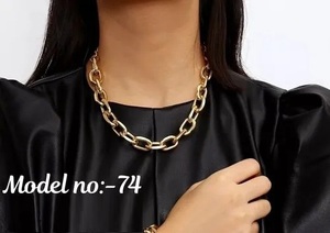 Colgante de acero inoxidable de alta calidad para hombres y mujeres, joyería de moda elegante perfecta para uso diario disponible para la venta - Product Image 3