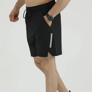 Shorts de sport pour hommes, respirants, séchage rapide, prix d'usine personnalisé, shorts de course et d'exercice fabriqués au Pakistan - Product Image 5