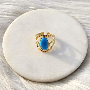 Anillo llamativo chapado en oro estilo boho de moda con piedra preciosa ovalada de turquesa azul, joyería de diseño hecha a mano y ajustable para todas las ocasiones. - Product Image 3