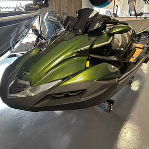 Moto Acuática Kawasaki Ultra 160LX 2025 Nueva, Sin Usar, Motor de 2 Tiempos, 4 Cilindros, 1800cc, 3 Asientos, 226-300HP, Aluminio, Automática - Product Image 1