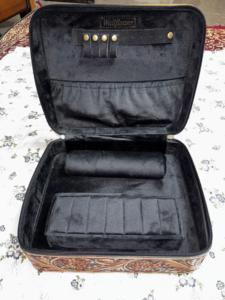 El estuche de joyería de cuero definitivo con cierre de cremallera Organizador multifunción y diseño atemporal - Product Image 2