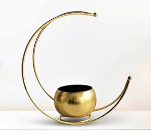 TW เรขาคณิตโลหะครึ่งดวงจันทร์ออกแบบแจกันดอกไม้สําหรับตกแต่งบ้านห้องนั่งเล่นกลางโต๊ะข้างทองขนาด 10 นิ้ว - Product Image 2