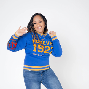 Nouveau à la mode femmes sweats bas ourlet col rond Sigma Gamma Rho sororité manches longues Chenille broderie attirail - Product Image 3